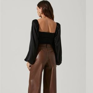 ASTR the Label NWT satin sweet heart top